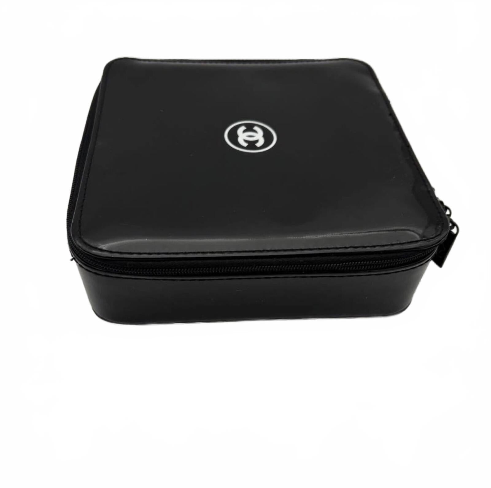 Chanel Chanel CC Logo Black Patent Cosmetic Case Vanity Pouch GWP | Pre-Loved - Vestir
