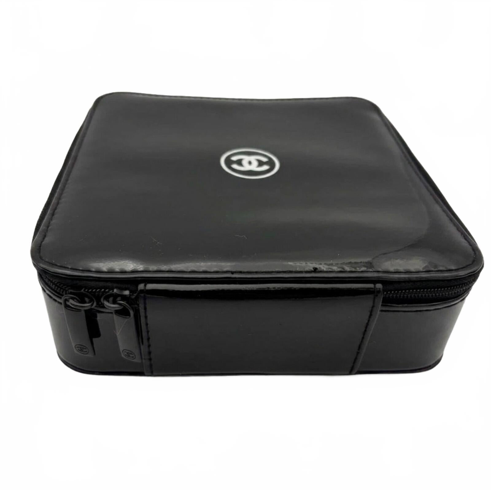 Chanel Chanel CC Logo Black Patent Cosmetic Case Vanity Pouch GWP | Pre-Loved - Vestir