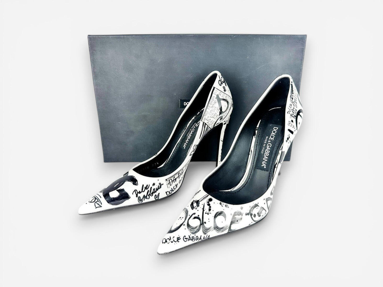 Dolce & Gabbana Dolce & Gabbana CD01718 Graffiti Patent Slingback Pump Black White EU 37.5 | NIB - Vestir