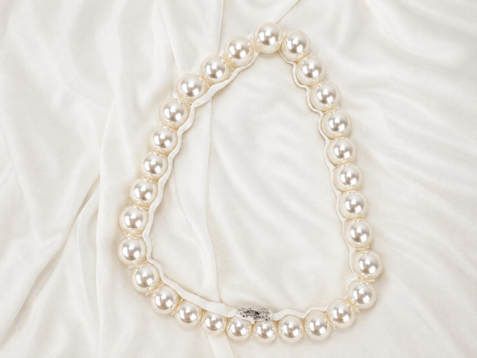 Retrofête Retrofête Maryam Pearl Embellished Halter Maxi Dress White Size M | NWT - Vestir