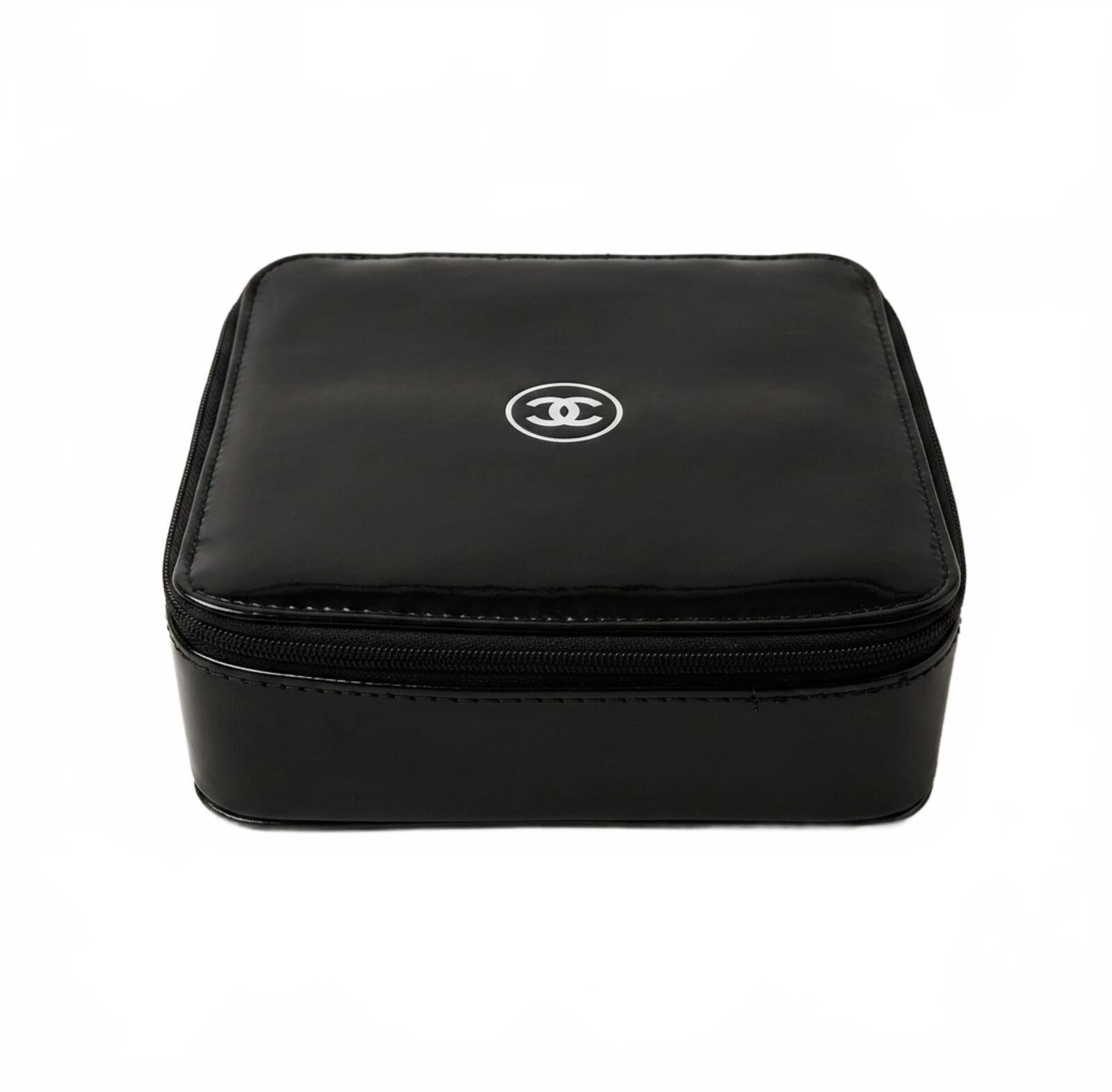 Chanel Chanel CC Logo Black Patent Cosmetic Case Vanity Pouch GWP | Pre-Loved - Vestir