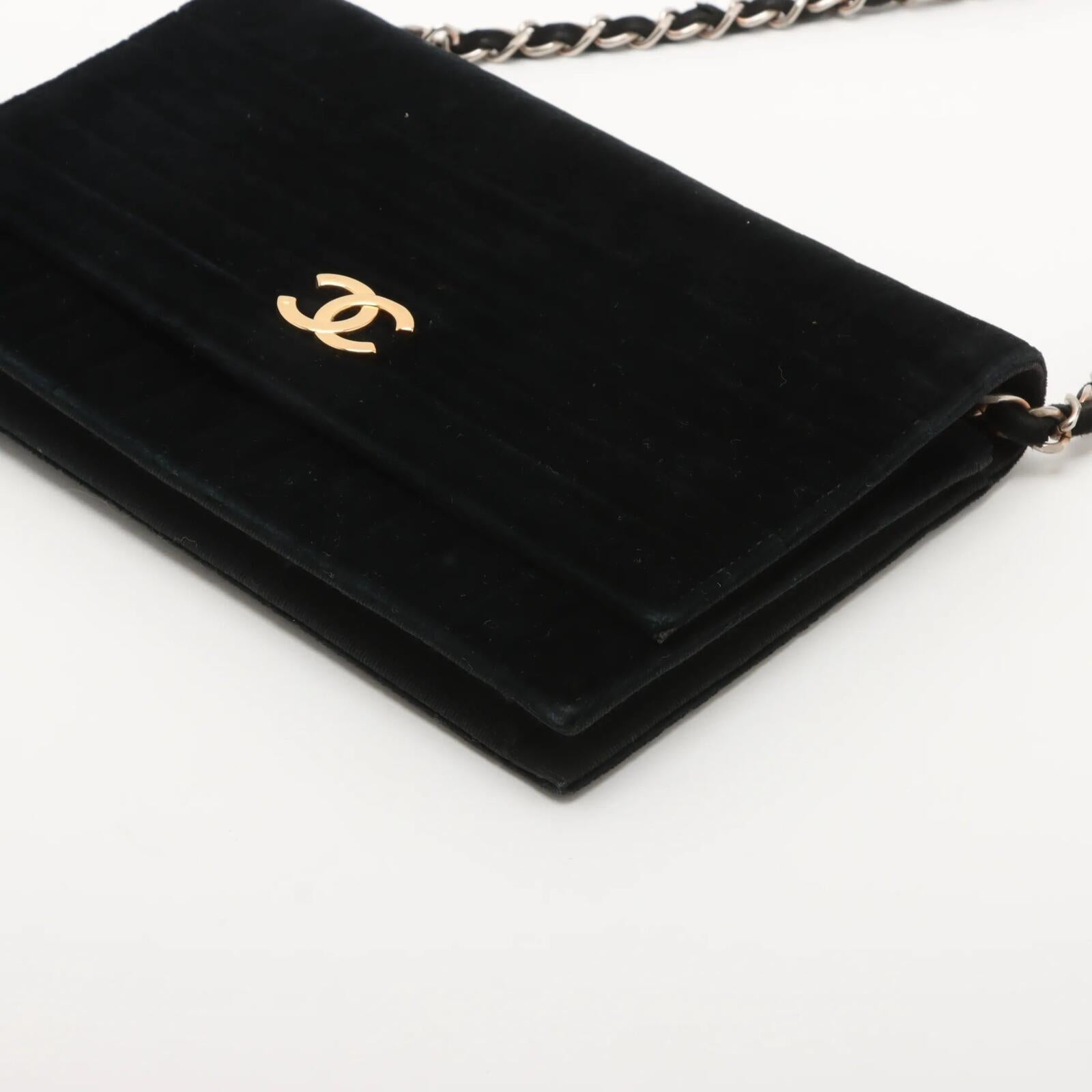 Chanel Chanel Coco Mark Black Velvet CC Chain Shoulder Bag Gold Hardware | Pre-Loved - Vestir