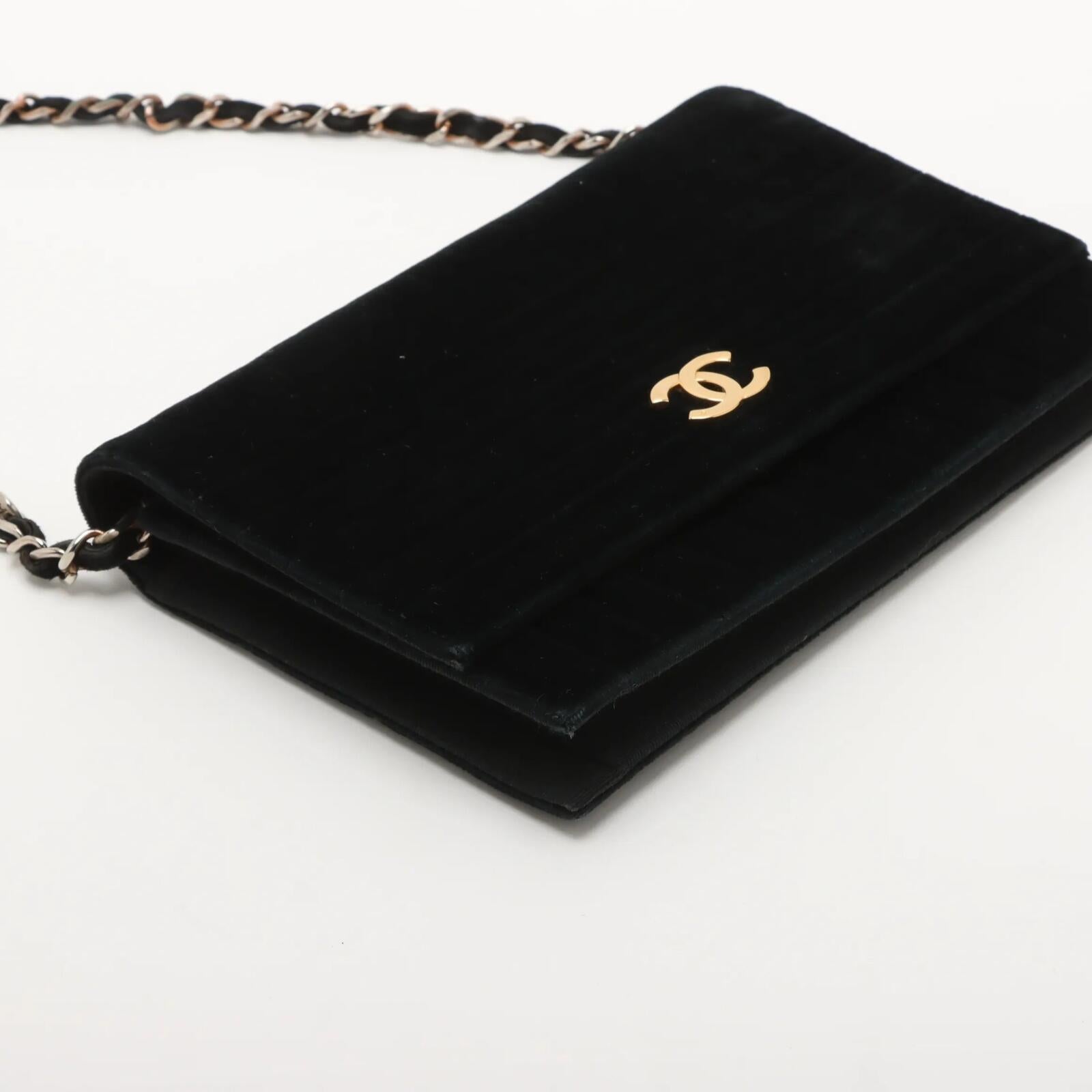 Chanel Chanel Coco Mark Black Velvet CC Chain Shoulder Bag Gold Hardware | Pre-Loved - Vestir