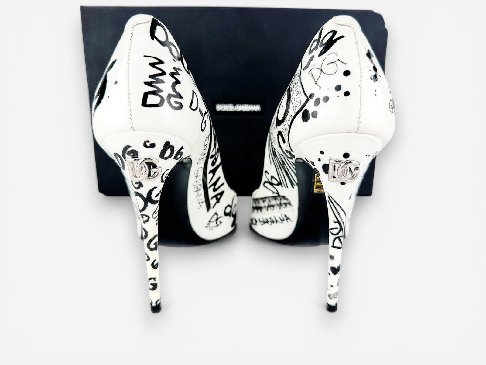 Dolce & Gabbana Dolce & Gabbana CD01718 Graffiti Patent Slingback Pump Black White EU 37.5 | NIB - Vestir