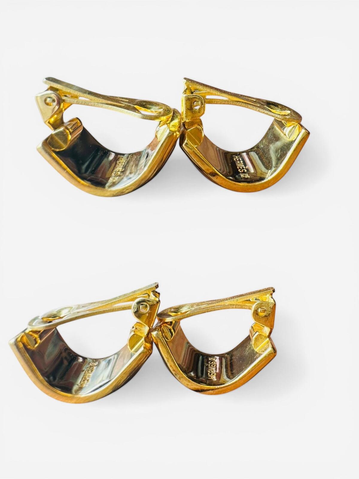 HERMES Hermès Vintage Gold Plated Enamel Bird Clip-On Earrings Green | Stamped - Vestir